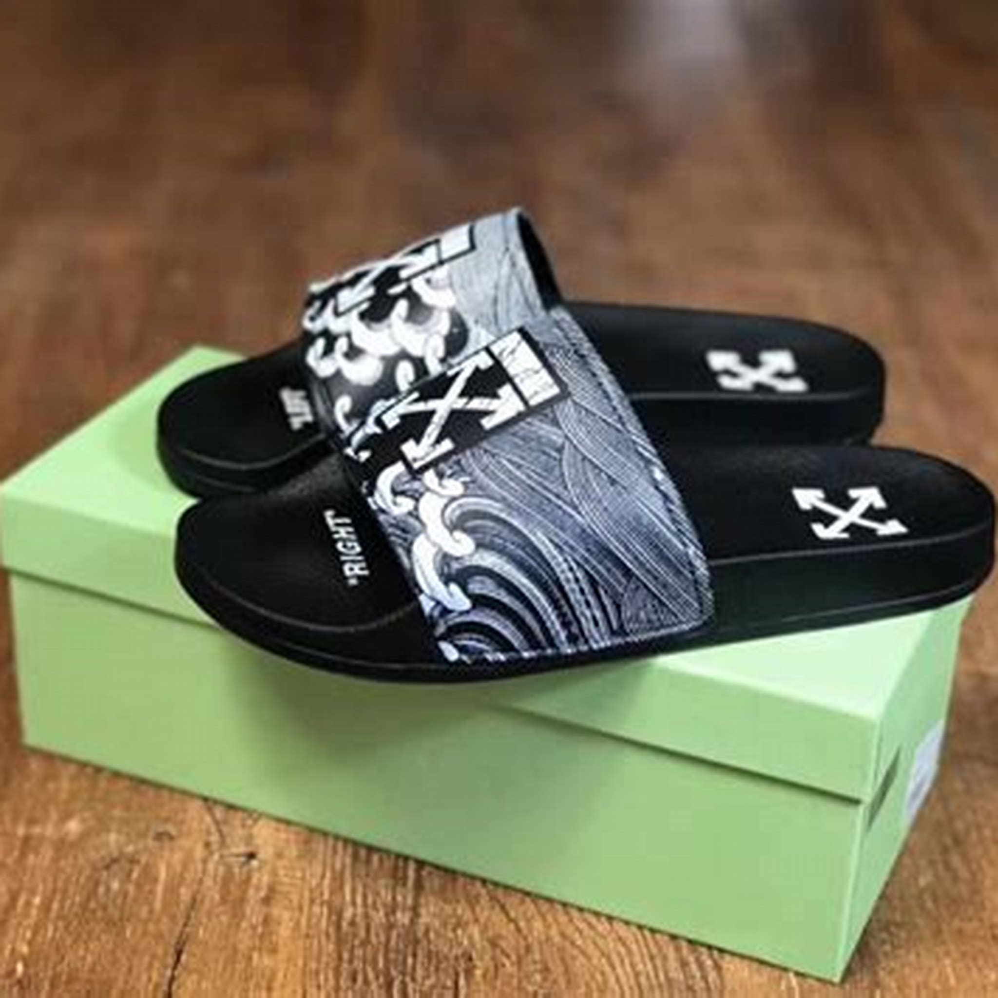 CHANE & OFF WHITE SLIPPERS