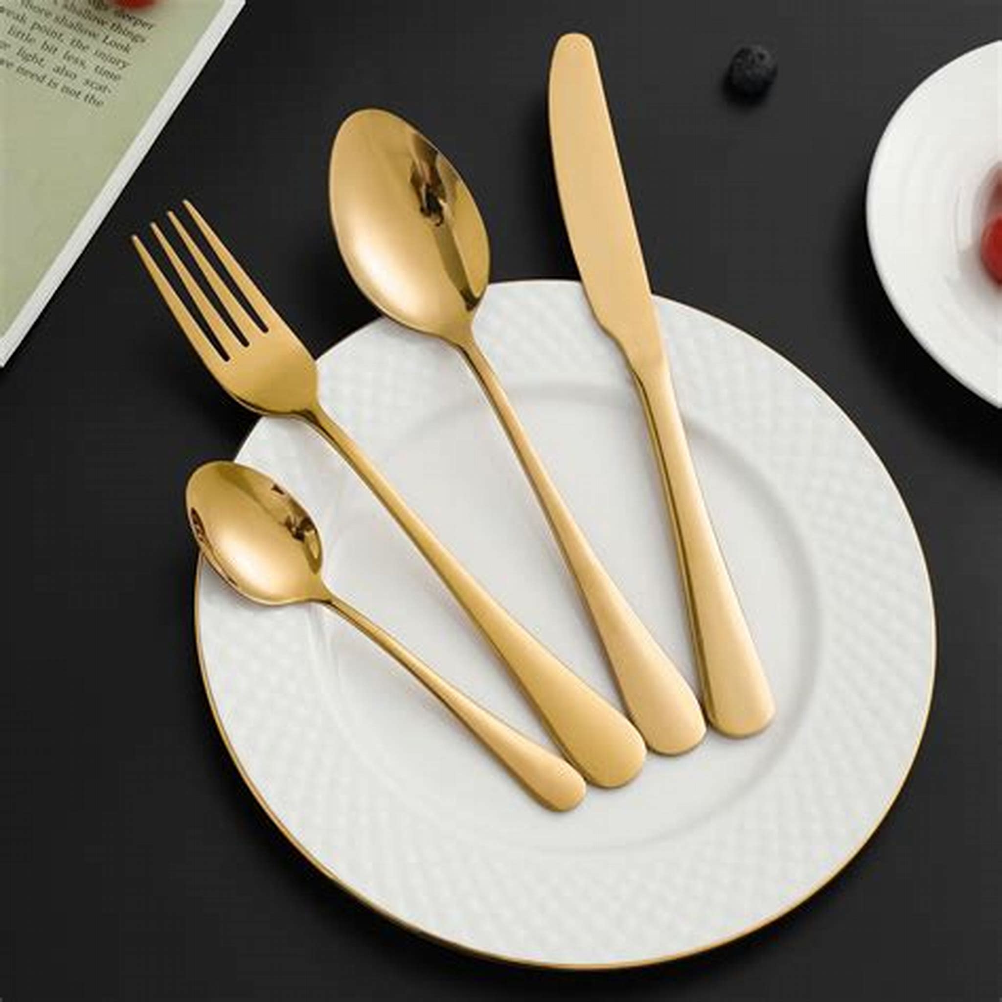 CUTLERY SET GOLD