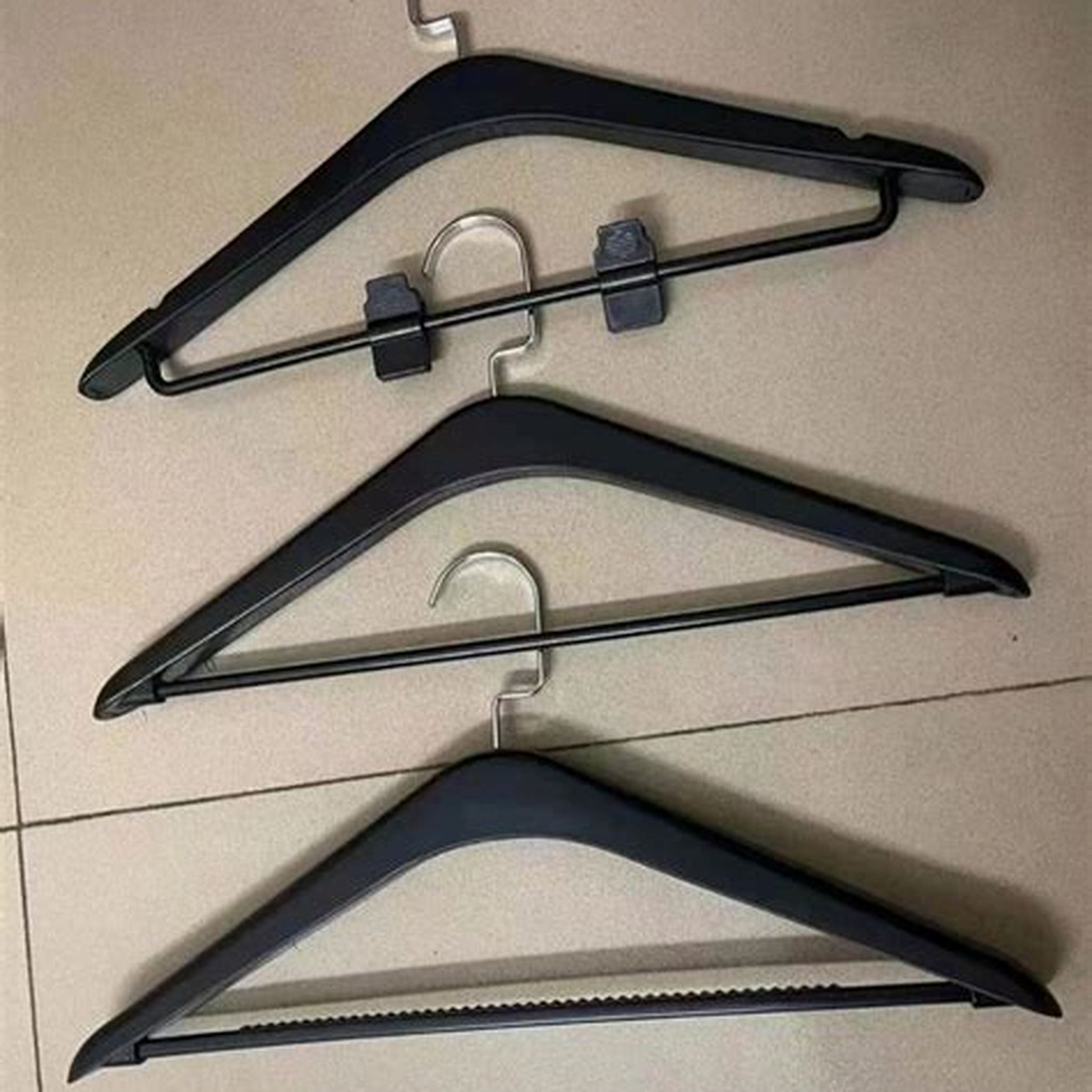 DELUXE QUALITY HANGER