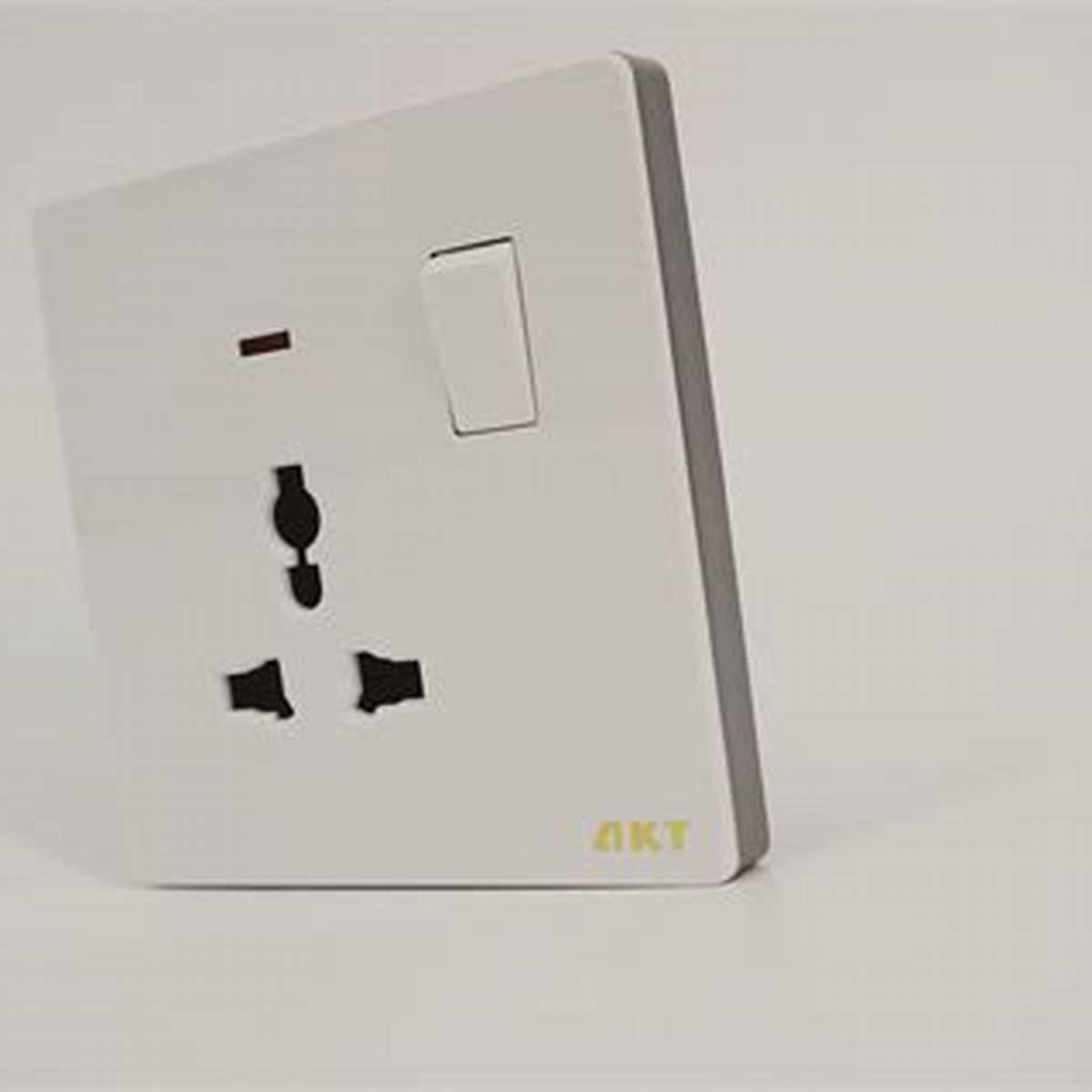 AKT SOCKET