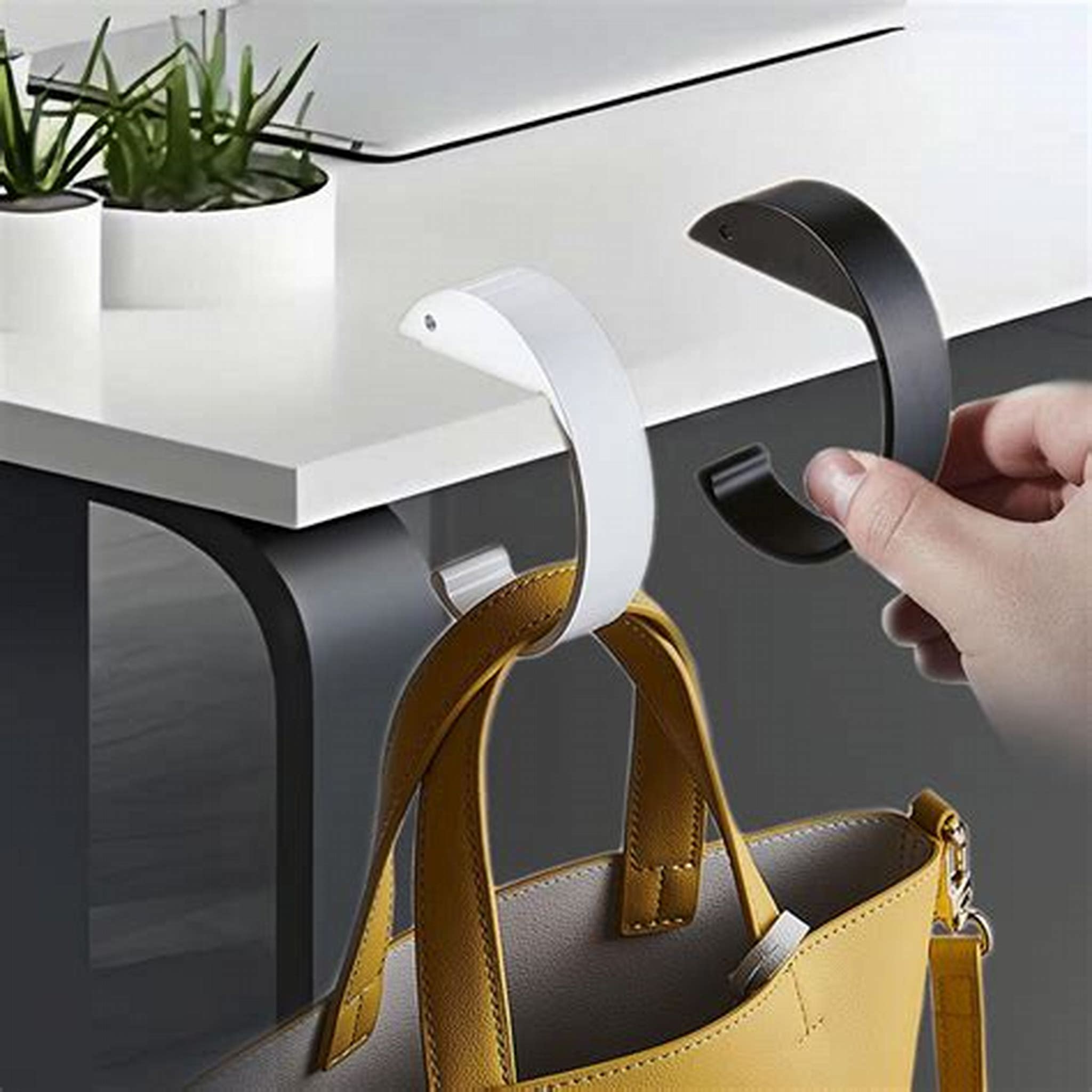 BAG HANGER